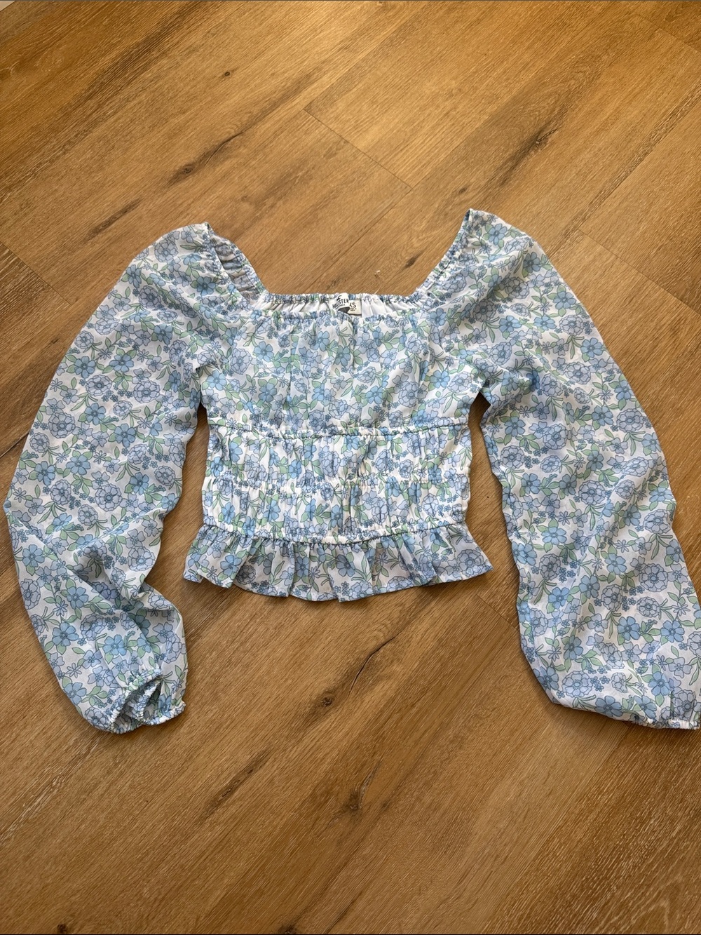 Hollister Floral Chiffon Long Sleeve Crop Top – XS